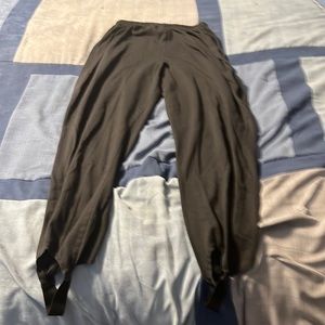 Black stirrup leggings size large, by simply basics.